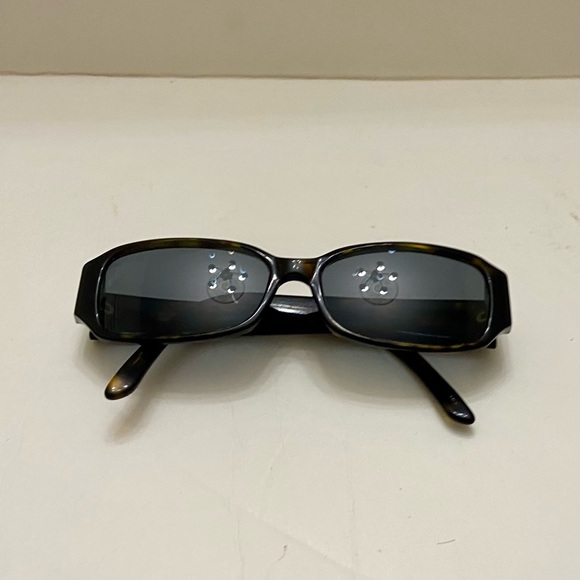 Fendi, Brown Tortoise Sunglasses with Gold Floral Design F924 215 135 - Picture 3 of 15